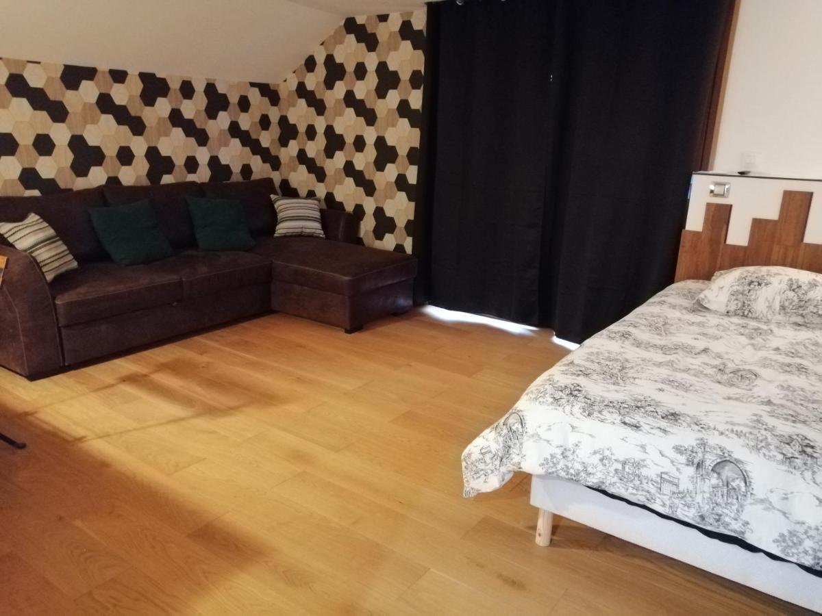 Etage A La Ferme Avec Piscine Interieure Privative, Selon Date Bassee Bagian luar foto