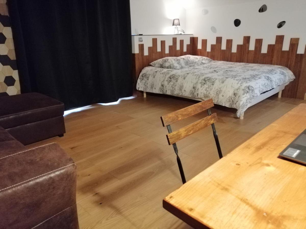 Etage A La Ferme Avec Piscine Interieure Privative, Selon Date Bassee Bagian luar foto