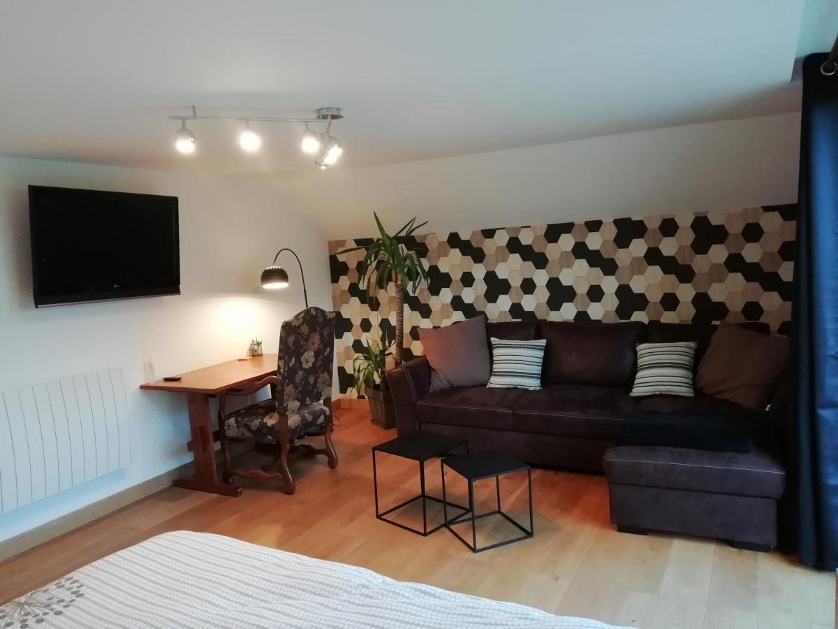 Etage A La Ferme Avec Piscine Interieure Privative, Selon Date Bassee Bagian luar foto
