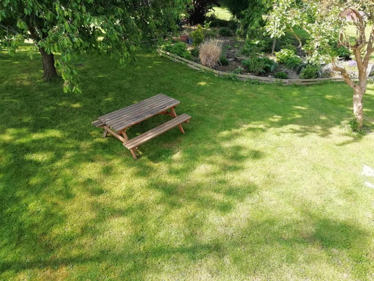 Etage A La Ferme Avec Piscine Interieure Privative, Selon Date Bassee Bagian luar foto