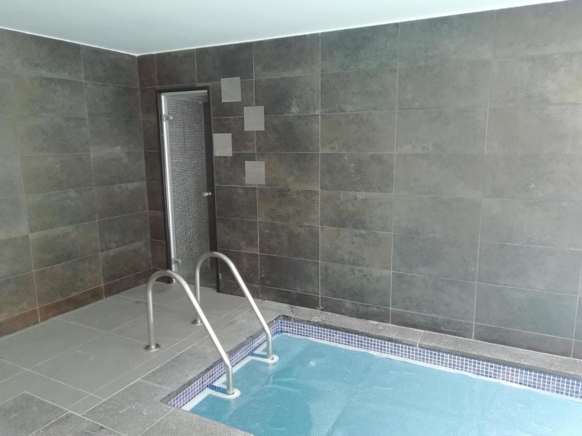 Etage A La Ferme Avec Piscine Interieure Privative, Selon Date Bassee Bagian luar foto